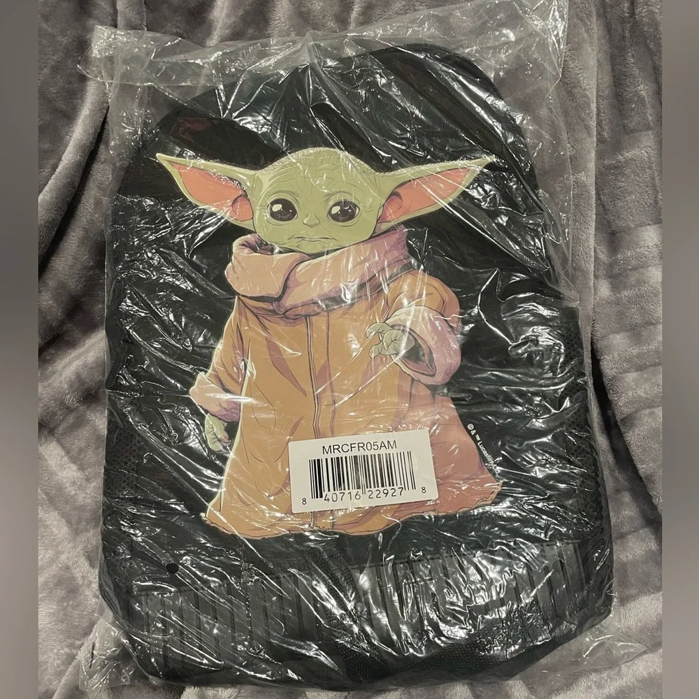 STAR WARS BLACK MANDALORIAN CHILD STANDING‎ 18 INCH MESH PADDED LAPTOP BACKPACK